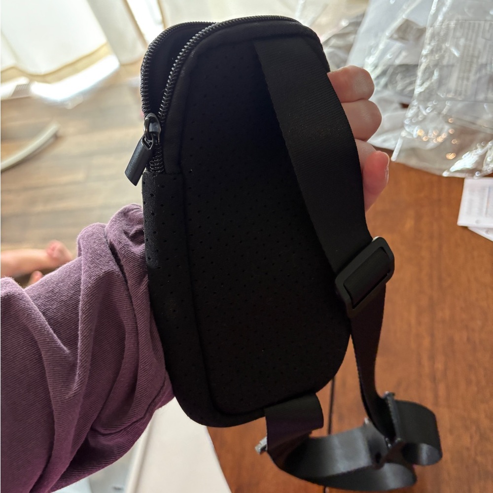 Compact Black Belt Bag with Sleek Design